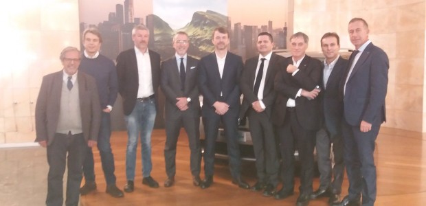 Il piano FCA, una montagna di balle di Enzo Acerenza La piena occupazione per il 2021, i sindacati confederali venduti al padrone ci credono, con le solite leggere differenziazioni. Sono [&hellip;]