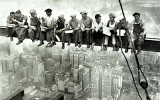 Dopo una lunga sceneggiata, il parlamento ha approvato la “riforma Fornero” con cui viene eliminato l’articolo 18. Di Pietro ha votato contro. La destra di Berlusconi e la stessa Lega, [&hellip;]